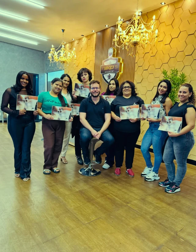 Alunos da Nikos Academy reunidos